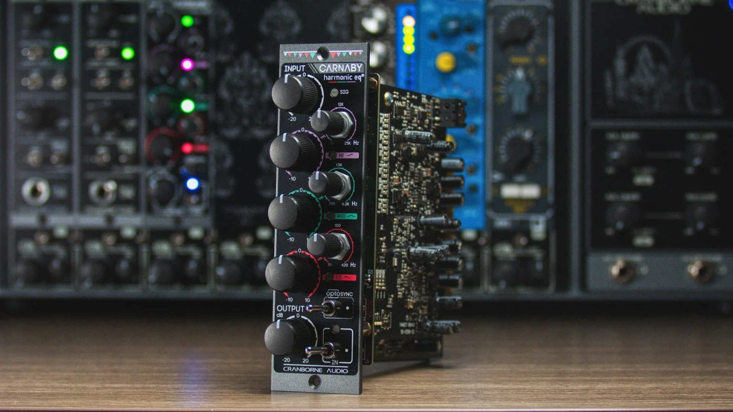 Cranborne Audio Carnaby 500 Harmonic EQ con i componenti discreti a vista