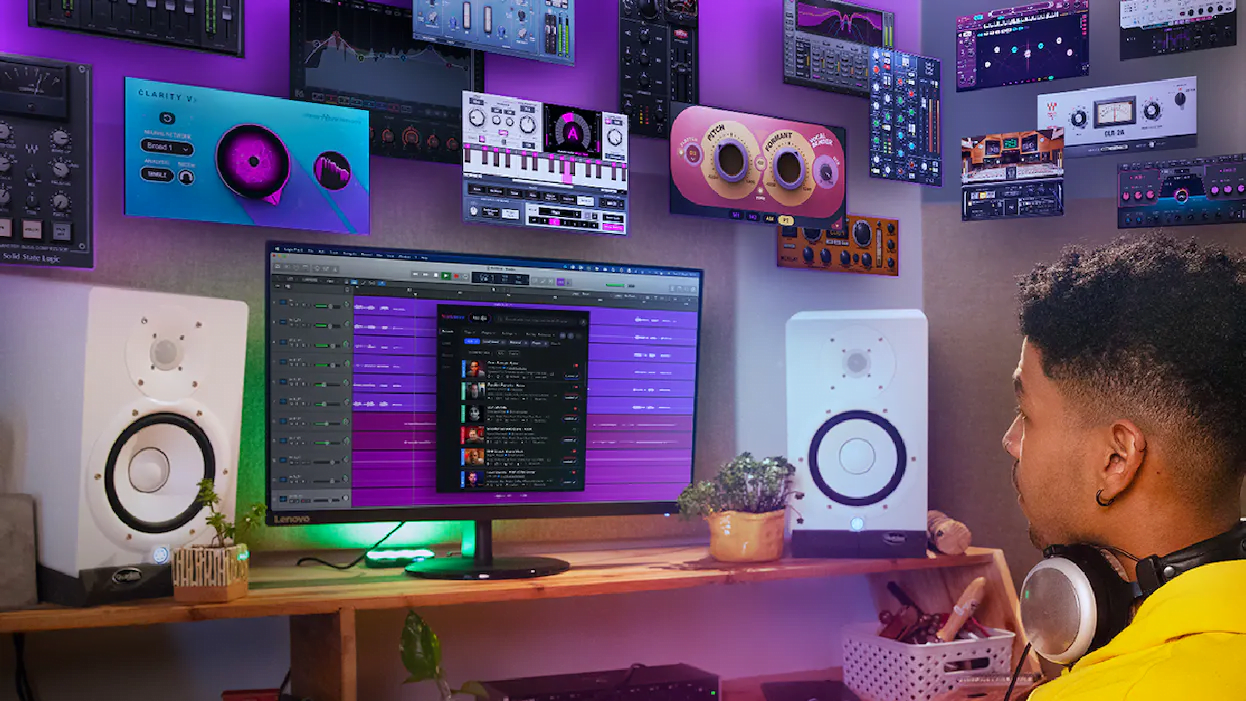 ragazzo che lavora su Apple Logic con i plugin Waves